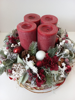 Adventní věnec z dřevěných hoblin - červené svíčky