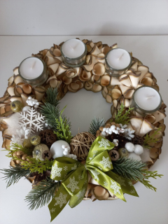 Adventní věnec z dřevěných hoblin - zelená mašle