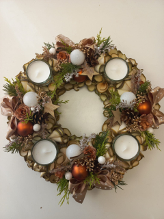 Adventní věnec z dřevěných hoblin - dřevěné hvězdičky