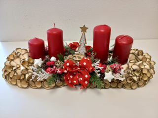 Adventní svícen z dřevěných hoblin - červený