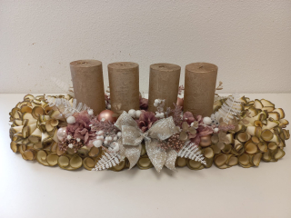 Adventní svícen z dřevěných hoblin - starorůžová